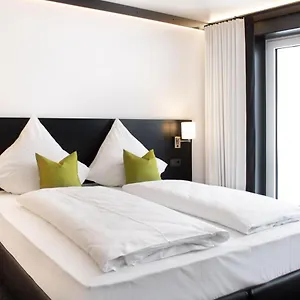 Hotel Kng By Wmm